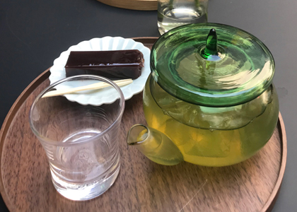 tè verde con wagashi